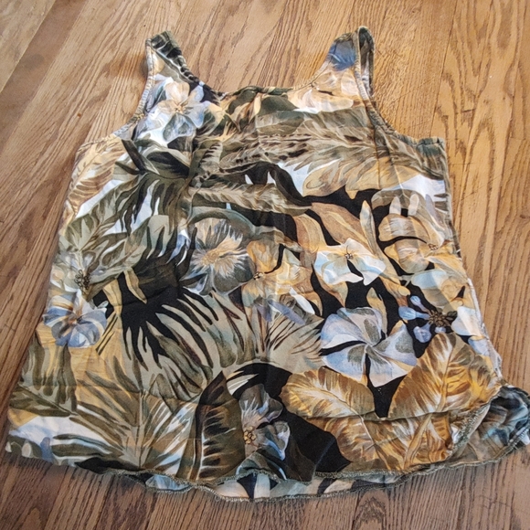 Floral top - Picture 2 of 3